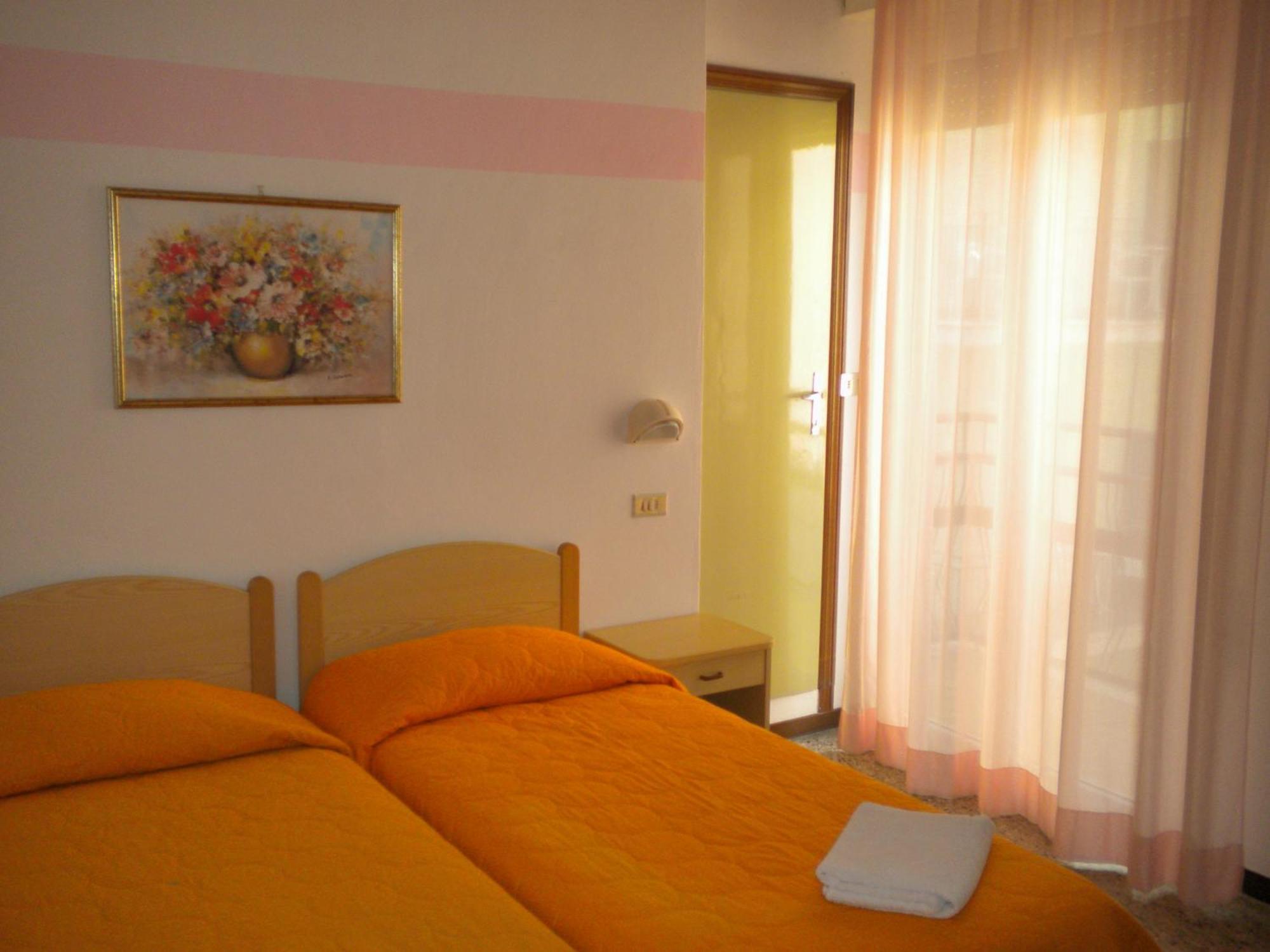 Hotel Nives Rimini Pokoj fotografie