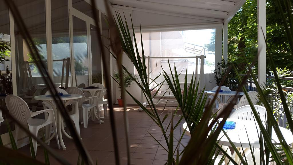 Hotel Nives Rimini Exteriér fotografie