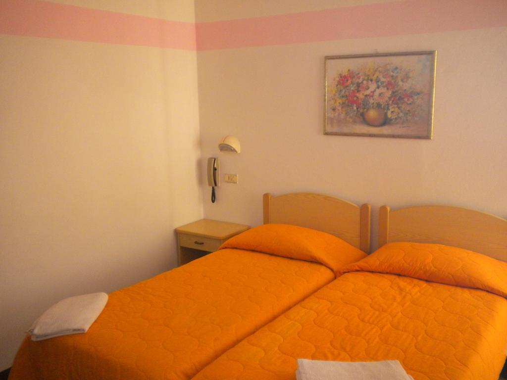 Hotel Nives Rimini Pokoj fotografie